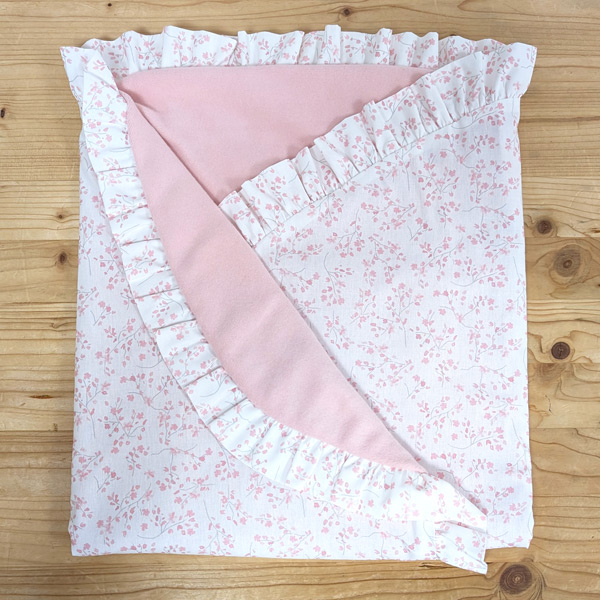 Arrullo ramas rosa con pelusa rosa empolvado